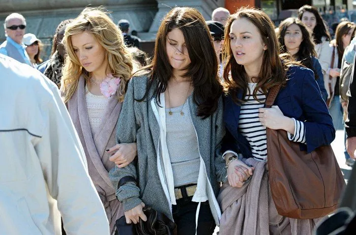 Katie Cassidy (Emma), Selena Gomez (Grace), Leighton Meester (Meg)
