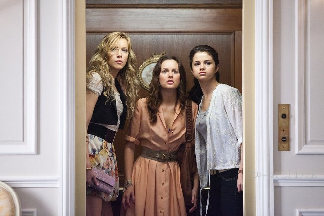 Katie Cassidy (Emma), Leighton Meester (Meg), Selena Gomez (Grace)
