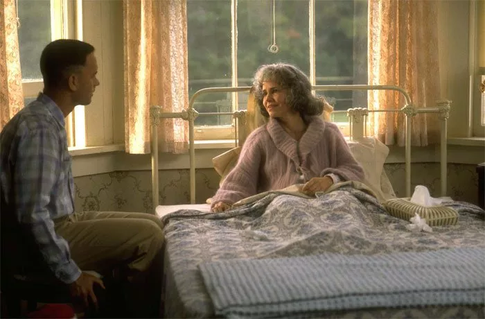 Tom Hanks (Forrest Gump), Sally Field (Mrs. Gump)