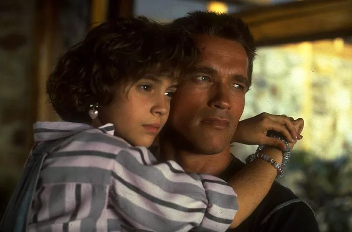 Alyssa Milano (Jenny Matrix), Arnold Schwarzenegger (John Matrix)