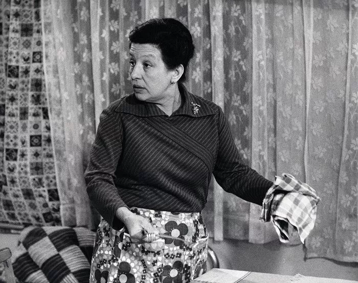Dana Medřická (Grandmother)