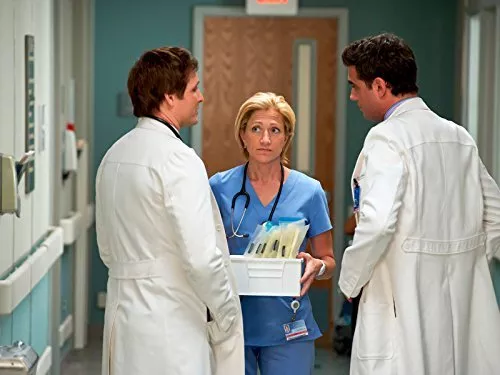 Peter Facinelli (Dr. Fitch Cooper), Edie Falco (Jackie Peyton), Bobby Cannavale (Dr. Mike Cruz) zdroj: imdb.com