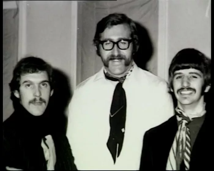 Neil Aspinall, Mal Evans, Ringo Starr, The Beatles zdroj: imdb.com