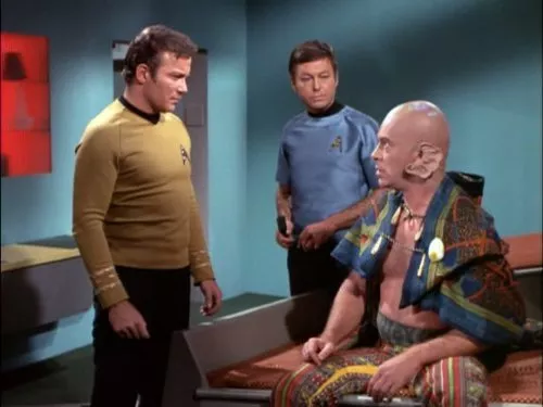 William Shatner (Captain James T. Kirk), DeForest Kelley (Dr. McCoy), Skip Homeier zdroj: imdb.com