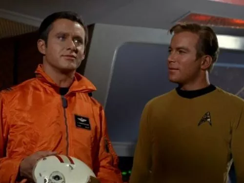 William Shatner (Captain James T. Kirk), Roger Perry zdroj: imdb.com