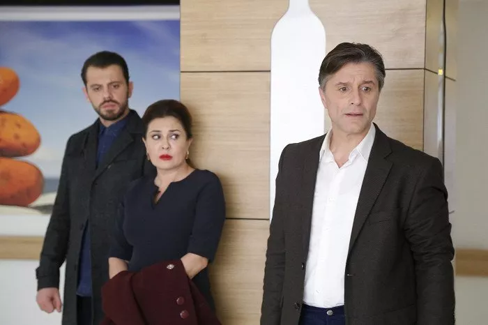 Yusuf Akgün (Orhan Soyer), Ebru Nil Aydin (Sema Soyer), Hazim Körmükcü (Mahir Soyer)