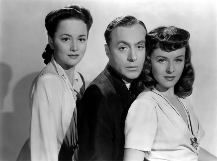 Olivia de Havilland, Charles Boyer, Paulette Goddard zdroj: imdb.com