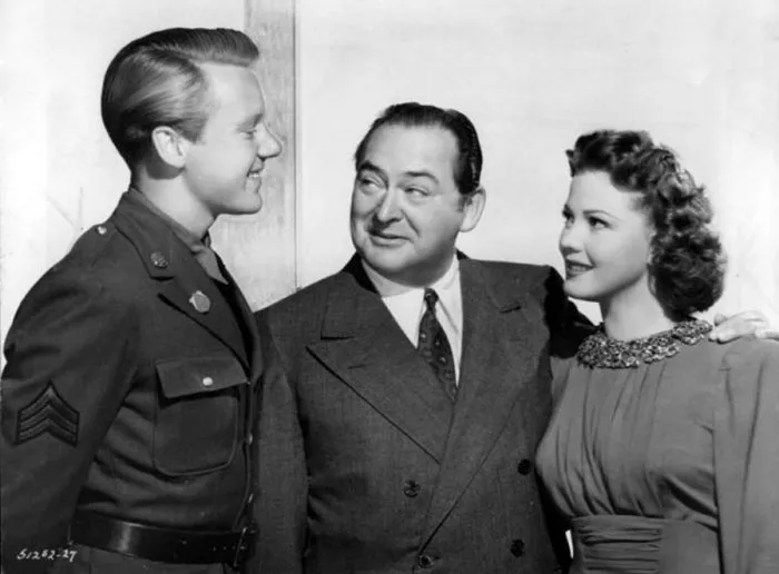 Van Johnson (Michael Fitzpatrick), Edward Arnold (Elliott Fulton), Jean Rogers (Patricia Hadley) zdroj: imdb.com