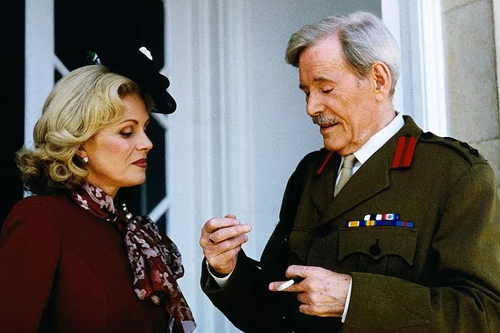 Joanna Lumley (Diana Carey-Lewis), Peter O’Toole (Colonel Edgar Carey-Lewis)