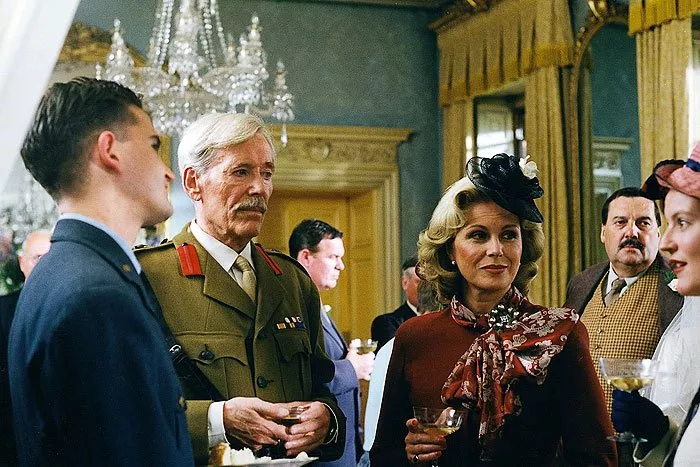 Peter O’Toole (Colonel Edgar Carey-Lewis), Joanna Lumley (Diana Carey-Lewis)