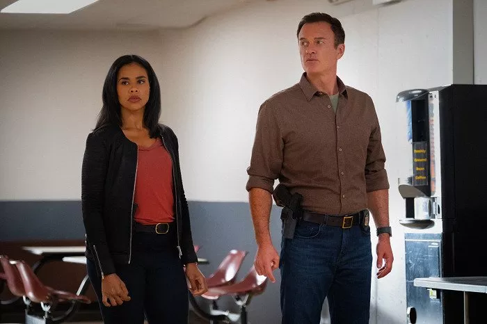 Roxy Sternberg (Special Agent Sheryll Barnes), Julian McMahon (Supervisory Special Agent Jess LaCroix)