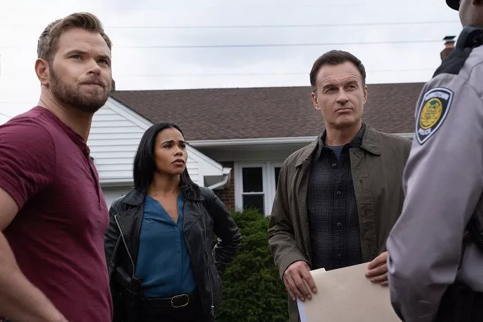 Kellan Lutz (Special Agent Kenny Crosby), Roxy Sternberg (Special Agent Sheryll Barnes), Julian McMahon (Supervisory Special Agent Jess LaCroix)
