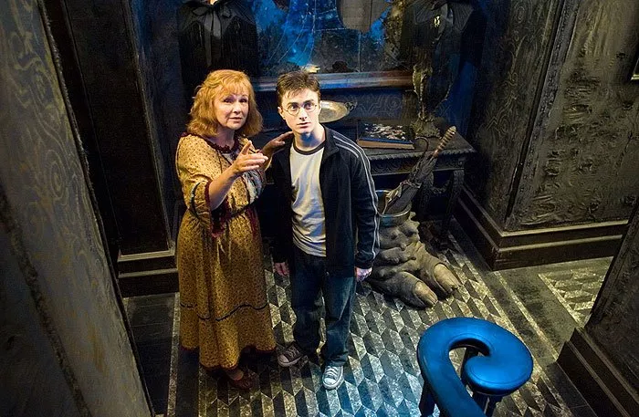 Julie Walters (Mrs. Weasley), Daniel Radcliffe (Harry Potter)