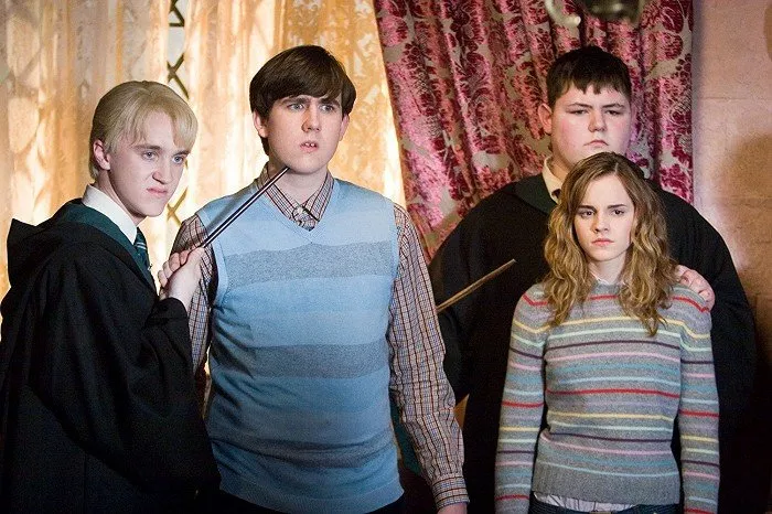 Tom Felton (Draco Malfoy), Matthew Lewis (Neville Longbottom), Jamie Waylett, Emma Watson (Hermione Granger)