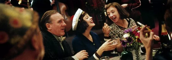 Gérard Depardieu (Louis Leplée), Marion Cotillard (Edith Piaf), Sylvie Testud (Mômone)