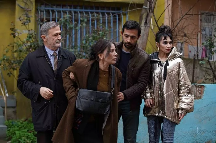 Zerrin Tekindor (Aliye), Emir Çubukçu (Faruk), Müfit Kayacan (Yasar) zdroj: imdb.com