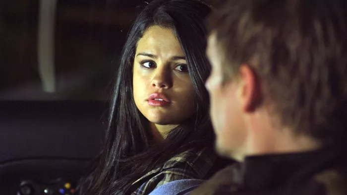 Ethan Hawke (Brent Magna), Selena Gomez (The Kid) zdroj: imdb.com