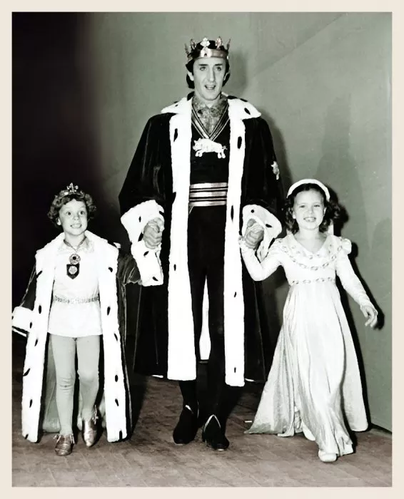 Basil Rathbone (Richard, Duke of Gloucester), Joan Carroll, Donnie Dunagan zdroj: imdb.com