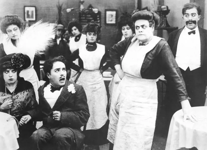 Charles Chaplin, Marie Dressler, Mabel Normand, Peggy Page zdroj: imdb.com