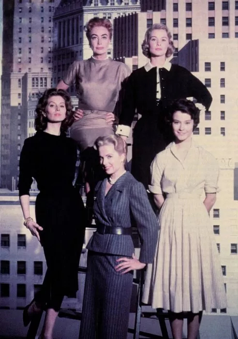 Diane Baker, Joan Crawford, Martha Hyer, Hope Lange, Suzy Parker zdroj: imdb.com 
promo k filmu