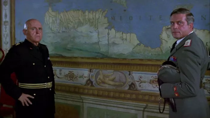 Oliver Reed (Gen. Rodolfo Graziani), Rod Steiger (Benito Mussolini) zdroj: imdb.com