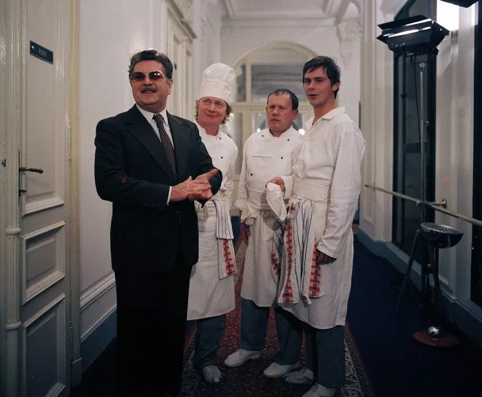 Jiří Vala (Headmaster Vrána), Josef Dvořák (Svatopluk Kurátko), Karel Augusta (Chiefcook Bohous Slíva), Antonín Navrátil (Cook Eda)