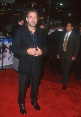 George Clooney (Archie Gates) zdroj: imdb.com 
promo k filmu