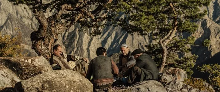 Hilmi Özçelik (Muhtar), Kubilay Tunçer (Necati), Müfit Kayacan (Sevket) zdroj: imdb.com