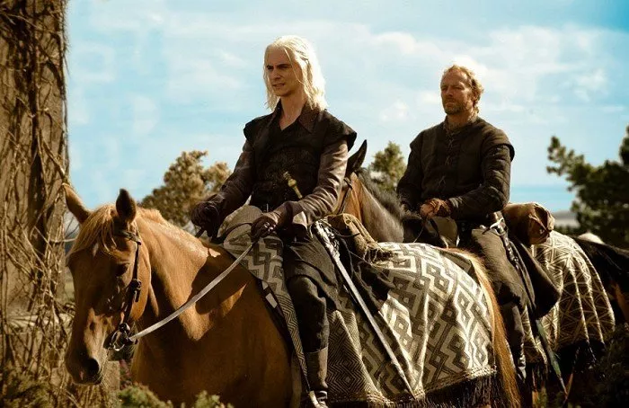 Harry Lloyd (Viserys Targaryen), Iain Glen (Jorah Mormont)