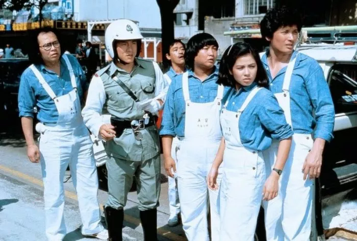 Jackie Chan (CID 07), Charlie Chin (Vaseline), Sammo Kam-Bo Hung (Teapot), Cherie Chung (Shirley), Richard Ng (Exhaust Pipe), John Sham (Curly) zdroj: imdb.com