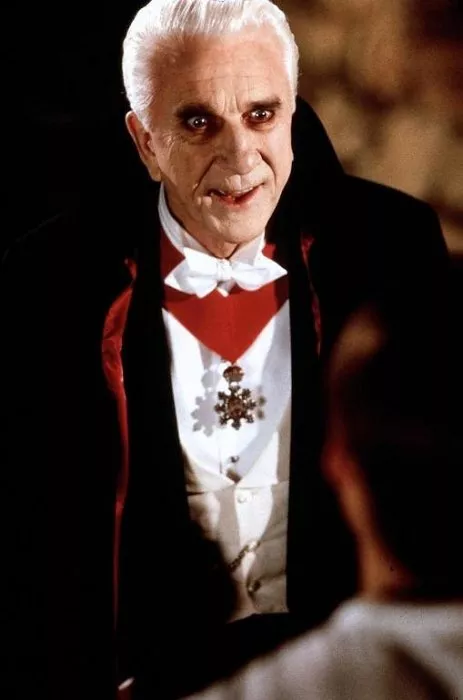Leslie Nielsen (Dracula)