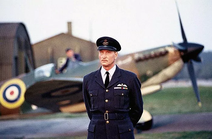 Charles Dance (Wing Commander Bentley)