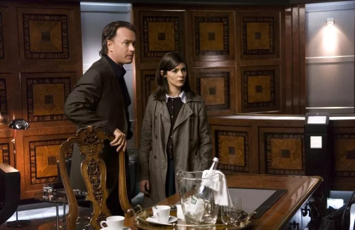 Tom Hanks (Robert Langdon), Audrey Tautou (Sophie Neveu) zdroj: imdb.com