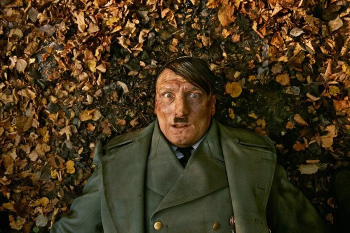 Oliver Masucci (Adolf Hitler)