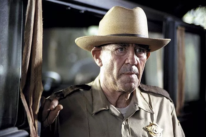 R. Lee Ermey (Sheriff Hoyt)