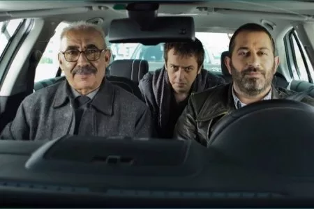 Sener Sen, Cem Yilmaz, Okan Yalabik zdroj: imdb.com