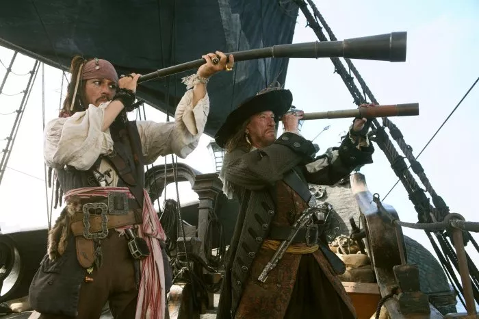Johnny Depp (Jack Sparrow), Geoffrey Rush (Captain Hector Barbossa) zdroj: imdb.com