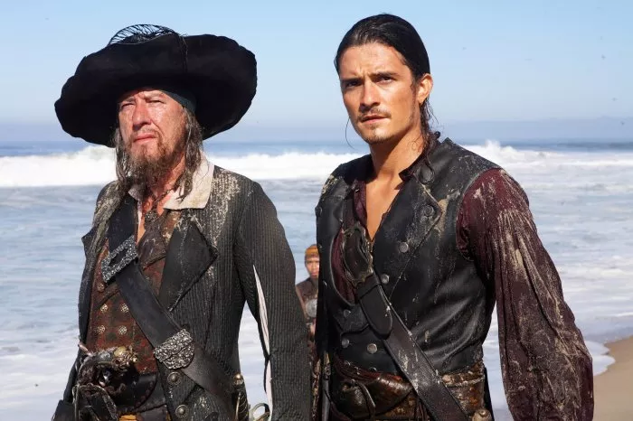 Geoffrey Rush (Captain Hector Barbossa), Orlando Bloom (Will Turner) zdroj: imdb.com