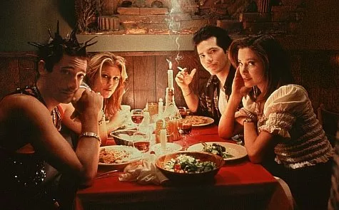 Mira Sorvino (Dionna), John Leguizamo (Vinny), Adrien Brody (Richie), Jennifer Esposito (Ruby) zdroj: imdb.com