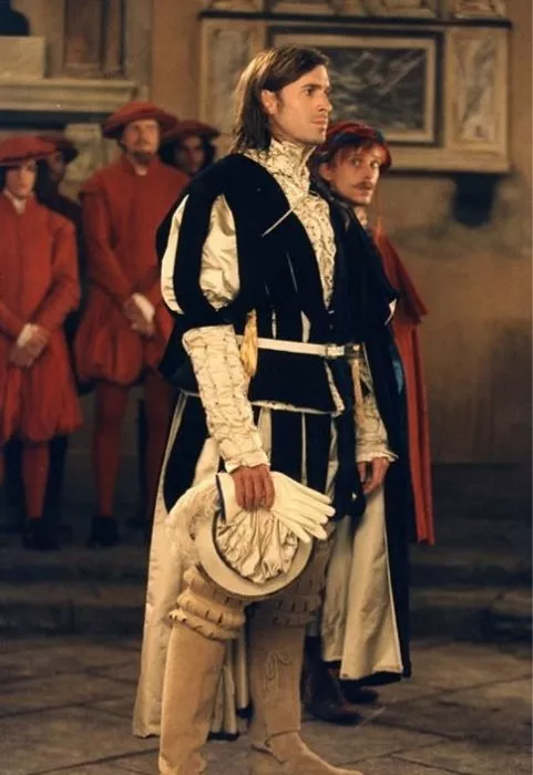 Joseph Fiennes (Bassanio)