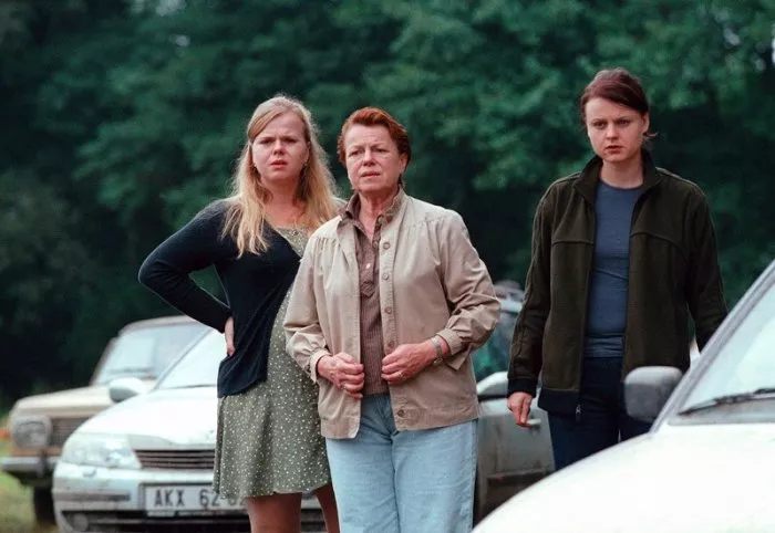 Iva Janžurová (Mother), Sabina Remundová (Ilona), Theodora Remundová (Zuzana) zdroj: imdb.com
