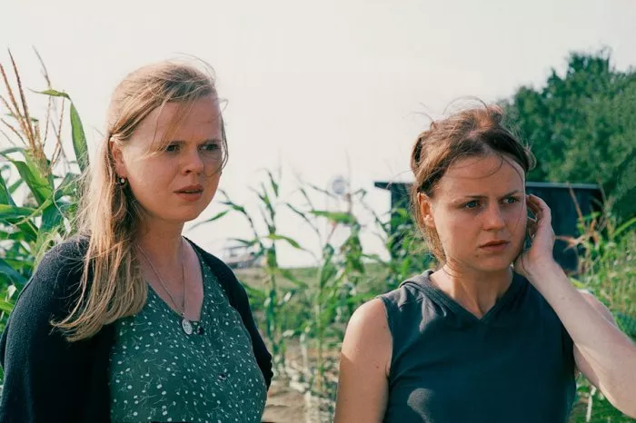 Sabina Remundová (Ilona), Theodora Remundová (Zuzana) zdroj: imdb.com
