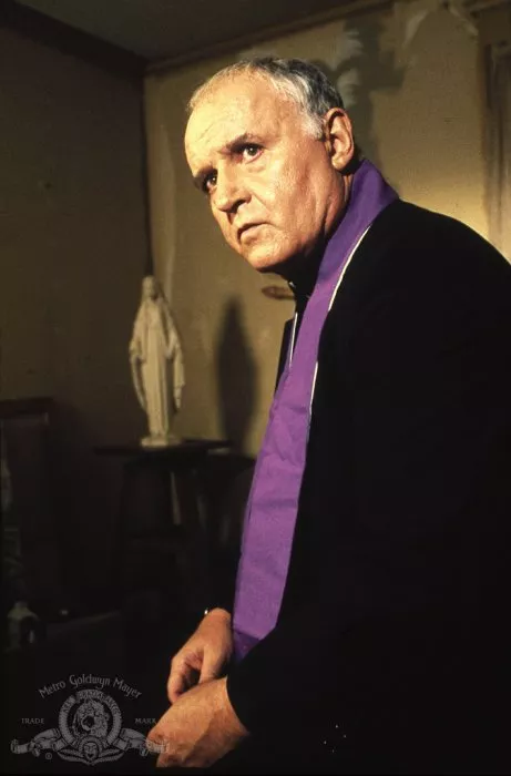 Rod Steiger (Father Delaney) zdroj: imdb.com