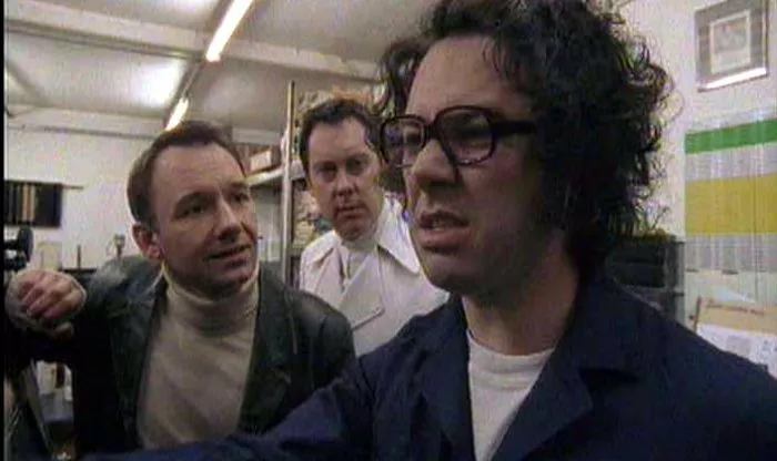 Bob Mortimer (Jeff Randall), Vic Reeves (Marty Hopkirk), Reece Shearsmith (Helium Harry) zdroj: imdb.com