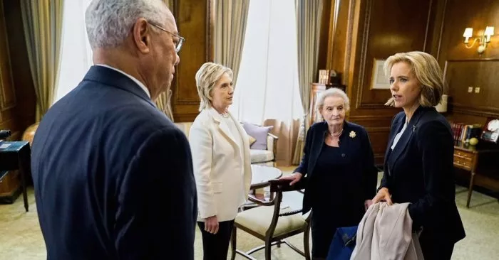 Téa Leoni, Colin Powell, Hillary Clinton, Madeleine Albright zdroj: imdb.com