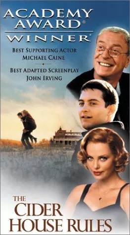 Charlize Theron (Candy Kendall), Michael Caine (Dr. Wilbur Larch), Tobey Maguire (Homer Wells) zdroj: imdb.com