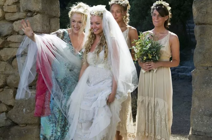 Meryl Streep (Donna), Amanda Seyfried (Sophie), Ashley Lilley (Ali), Rachel McDowall (Lisa) zdroj: imdb.com
