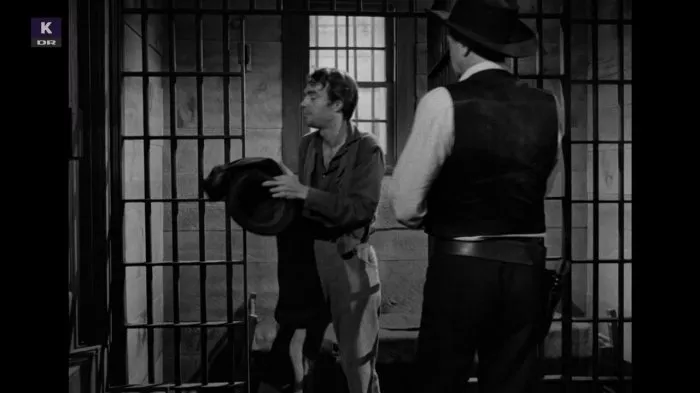 Gary Cooper (Marshal Will Kane), Jack Elam (Charlie - Drunk in Jail) zdroj: imdb.com