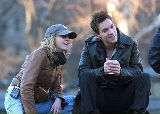 Jonathan Rhys Meyers (Louis Connelly), Kirsten Sheridan zdroj: imdb.com