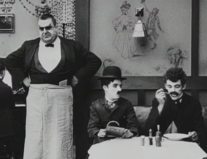 Charles Chaplin (Immigrant), Albert Austin (Russian), Frank J. Coleman (Bearded cheating gambler) zdroj: imdb.com